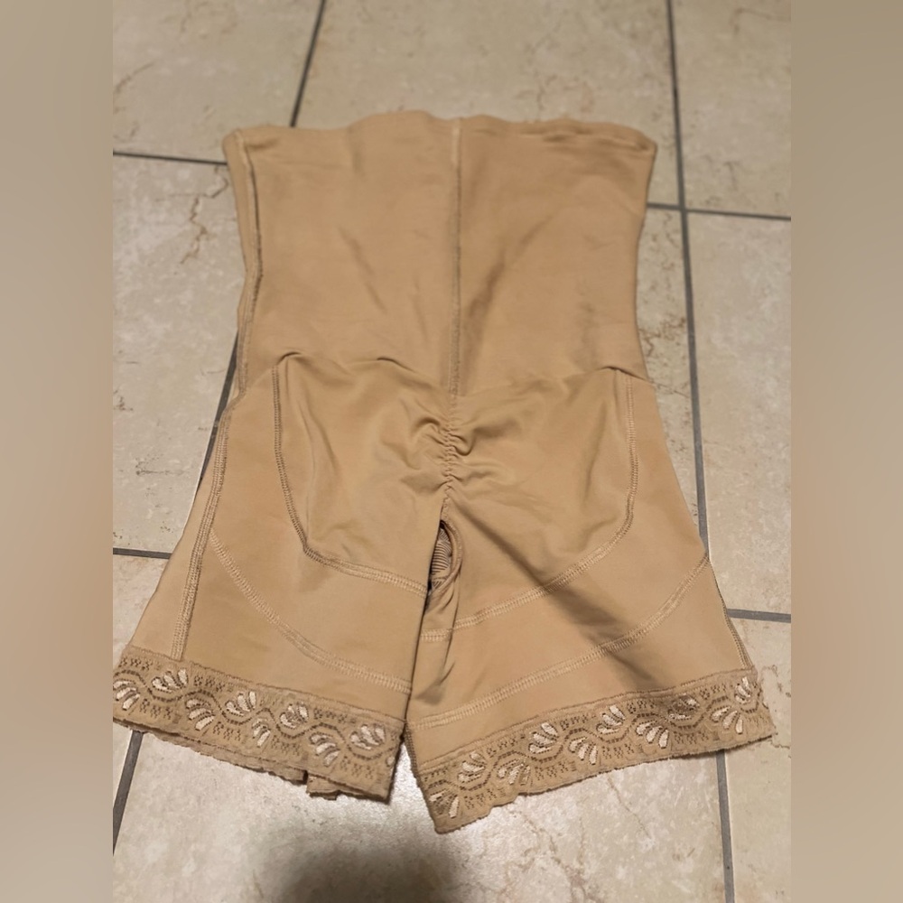 Deserts tan, small highways shorts